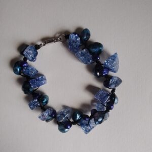 Beautiful shades of blue freshwater pearl & crystal bracelet