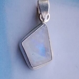 Maansteen 'pendant' geset in sterling silwer.