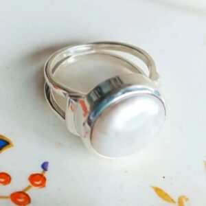 Barok pèrelring geset in sterling silwer