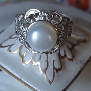 Gorgeous fresh water pearl ring set in sterling silver.