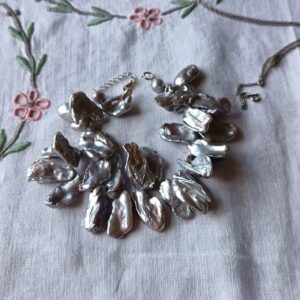 GORGEOUS CHUNKY GREY/BLUE FRESHWATER PEARL BRACELET